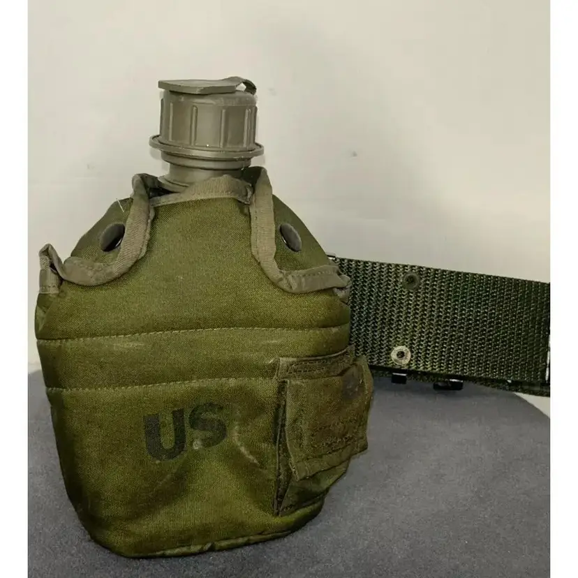 Vintage 1990 USA Green Military Canteen With Belt Large