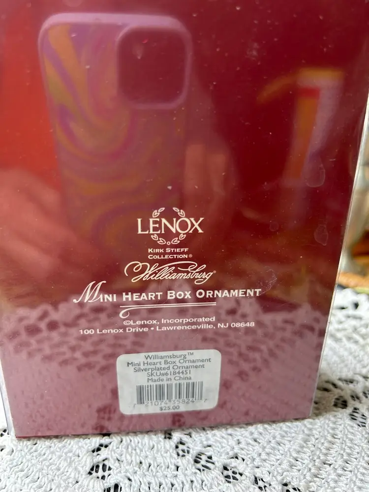 **Lenox Heart Box Ornament