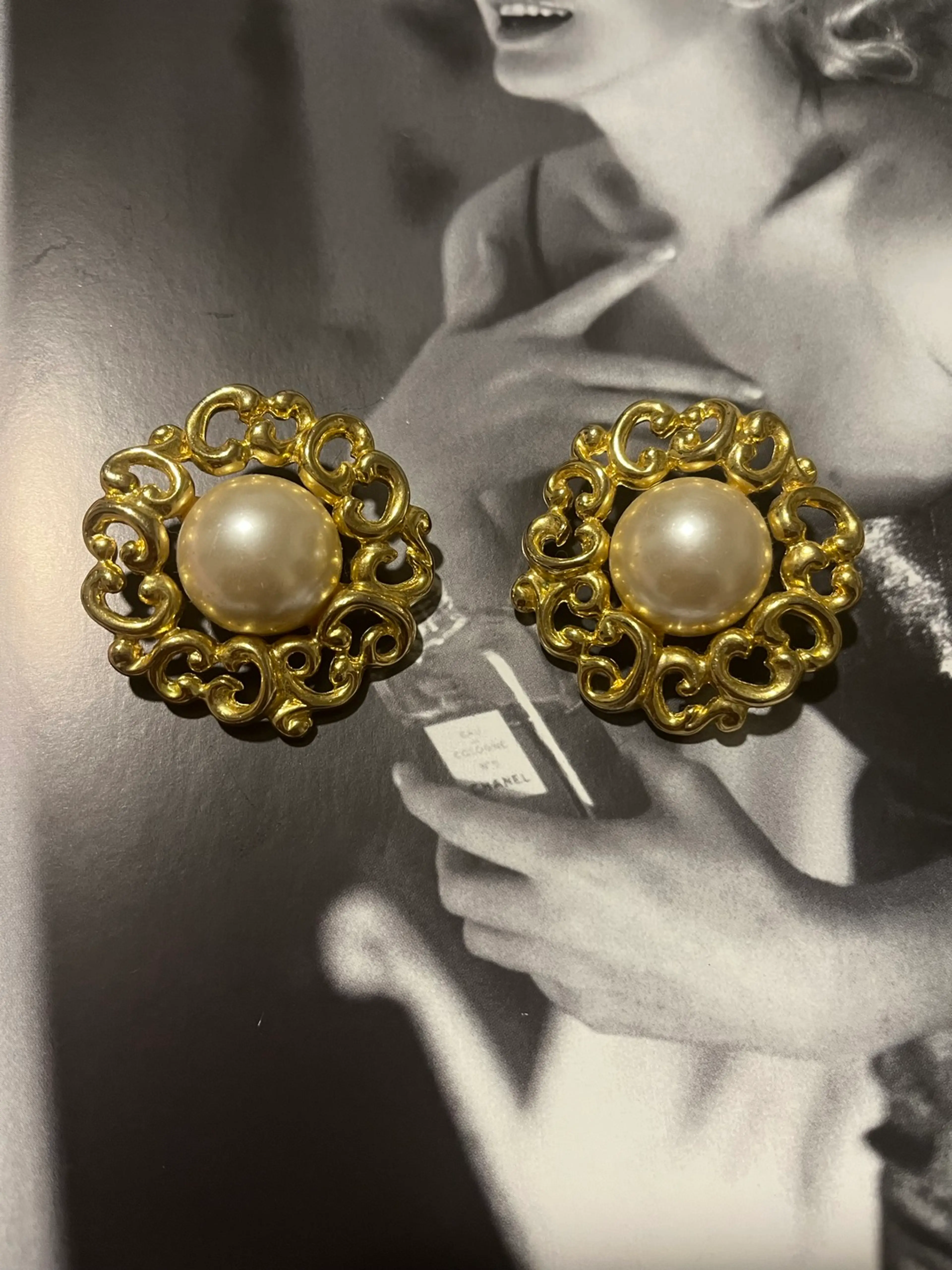 HUGE VINTAGE DESIGNER David Grau Spanish Gold Metal Etruscan Sculptural Baroque Faux White Pearls Signed Big Statement Rare Clip On Earrings