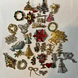 #08 - Buyers Choice Christmas Brooches