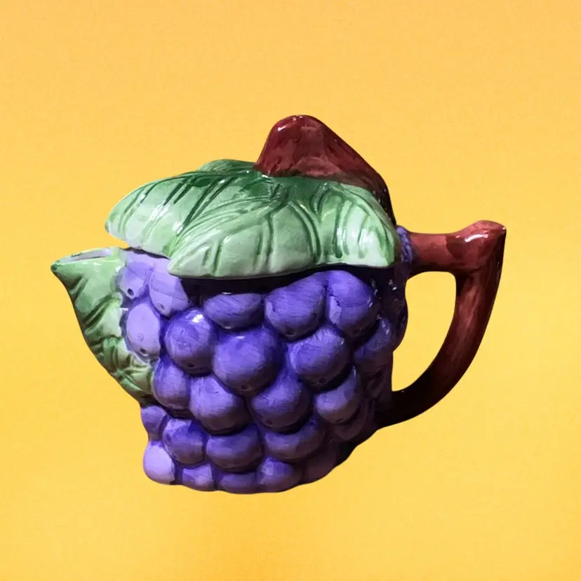 11. Adorable Vintage Grape Teapot Just like Grandmas Grannycore Cottageware