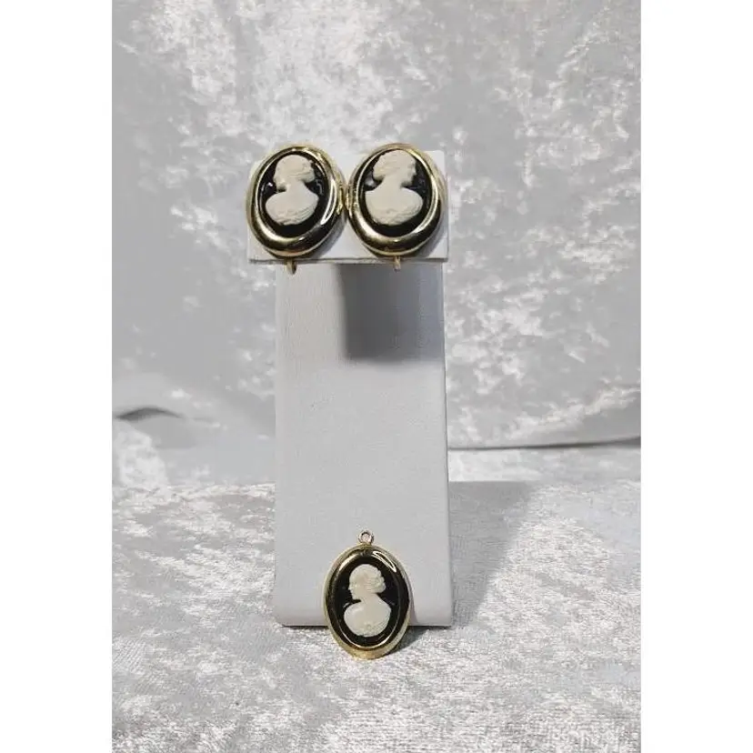 Vintage 1960 Sarah Coventry "Cameo Lady" Pendent and Clip On Earrings