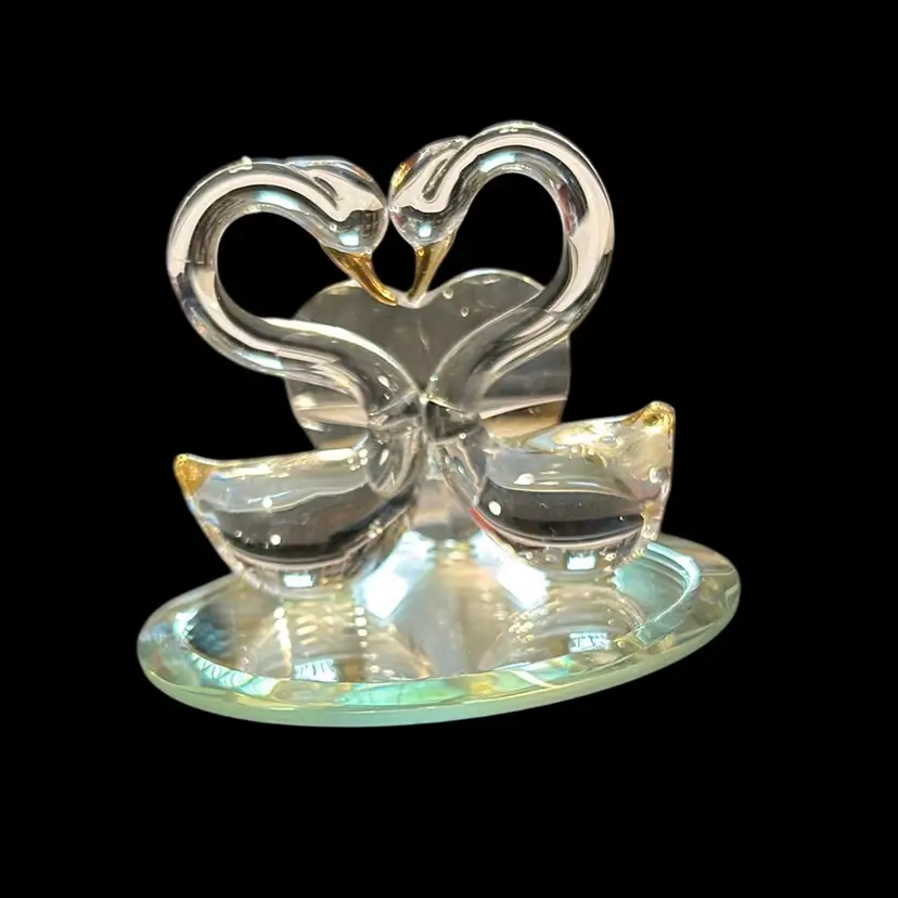 Kissing Swan And Heart On Mirror