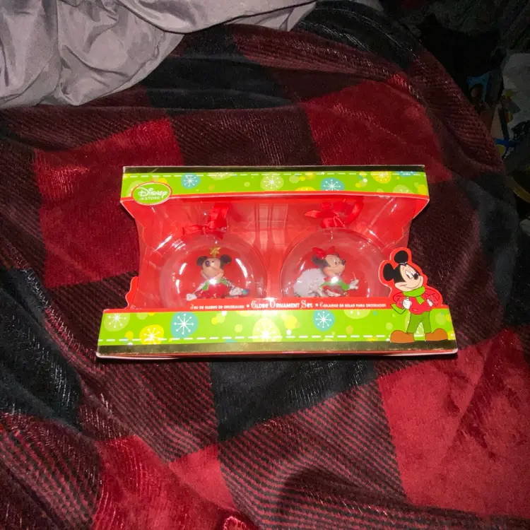 The Disney Store 2012 Mickey And Minnie Mouse globe Ornament Set.