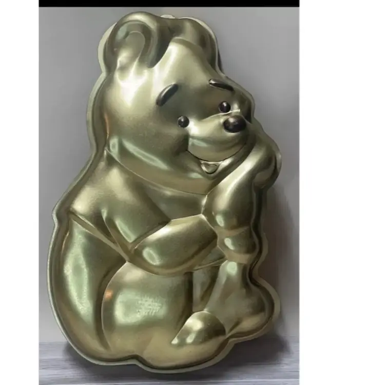 Vintage 1971 Wilton WINNIE THE POOH Golden Cake Mold Pan 515-401 Gold Silver