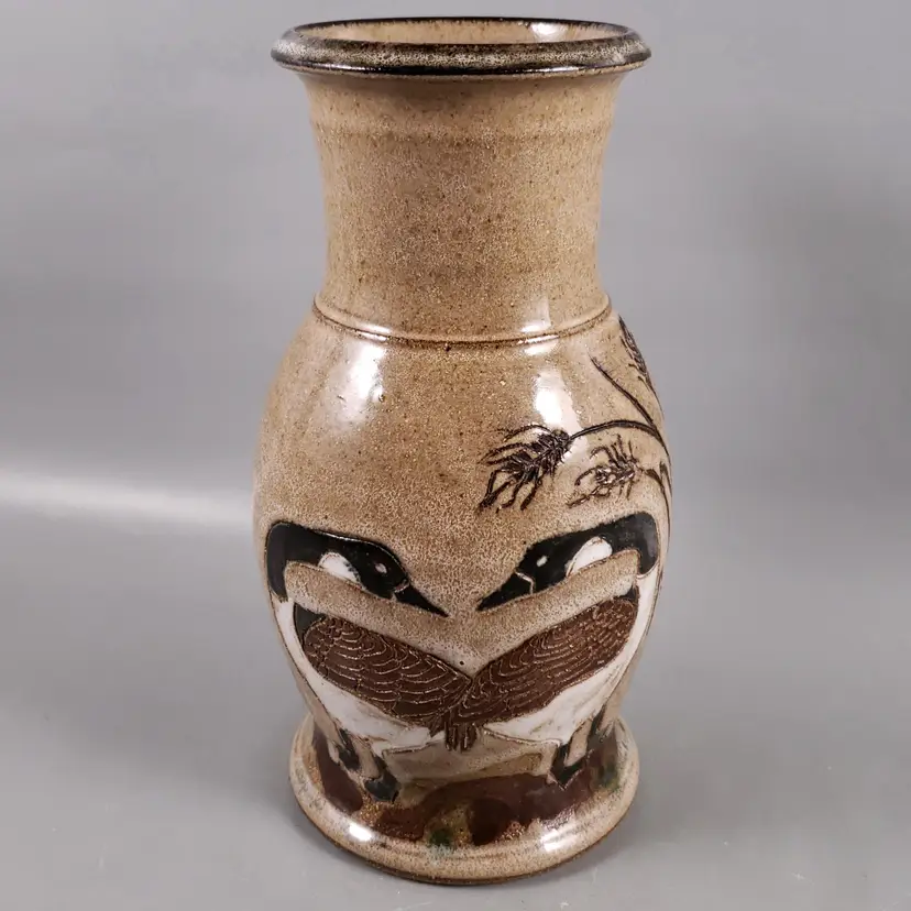 SIGNED Studio STONEWARE Art Pottery SGRAFFITO Incised CANADIAN GEESE Vase