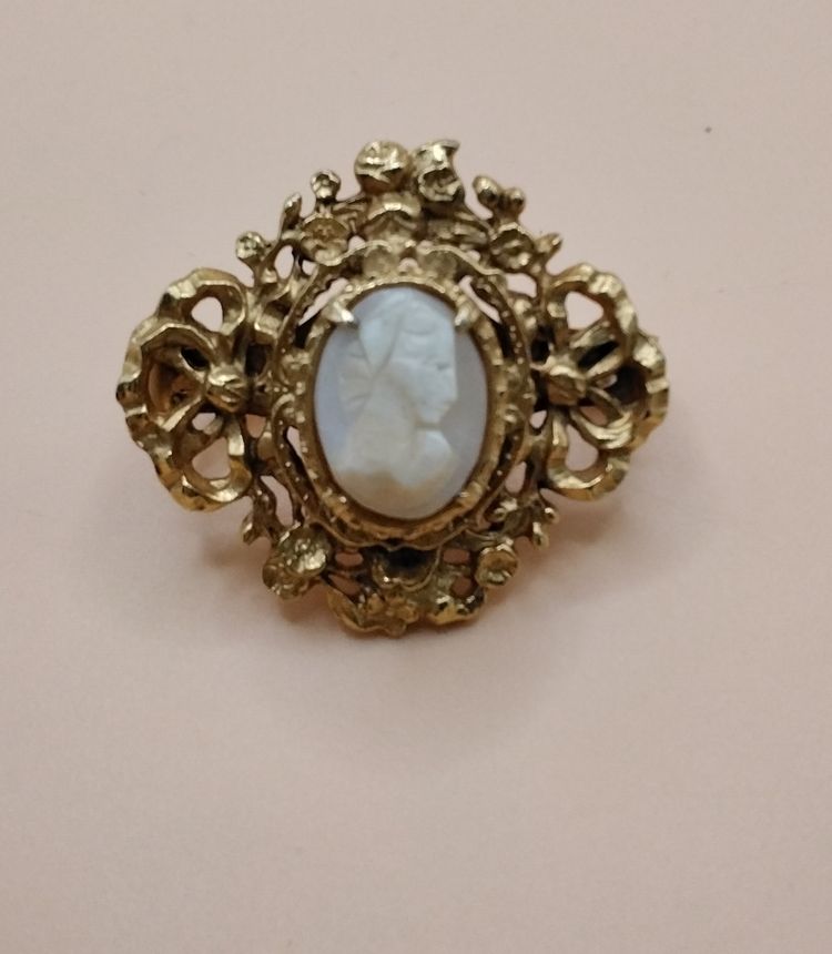 Vintage Victorian Cameo Scarf Tie Brooch signed Geno