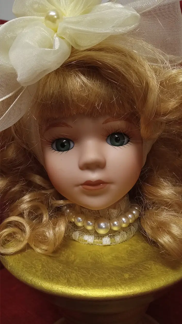 #11 Fiona porcelain doll head Bust Statue Mantlepiece handmade upcycled