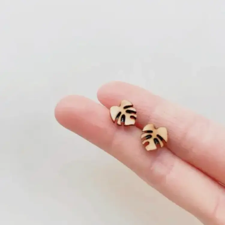 Hypoallergenic Wooden Tiny Dainty
Plant Earring Studs