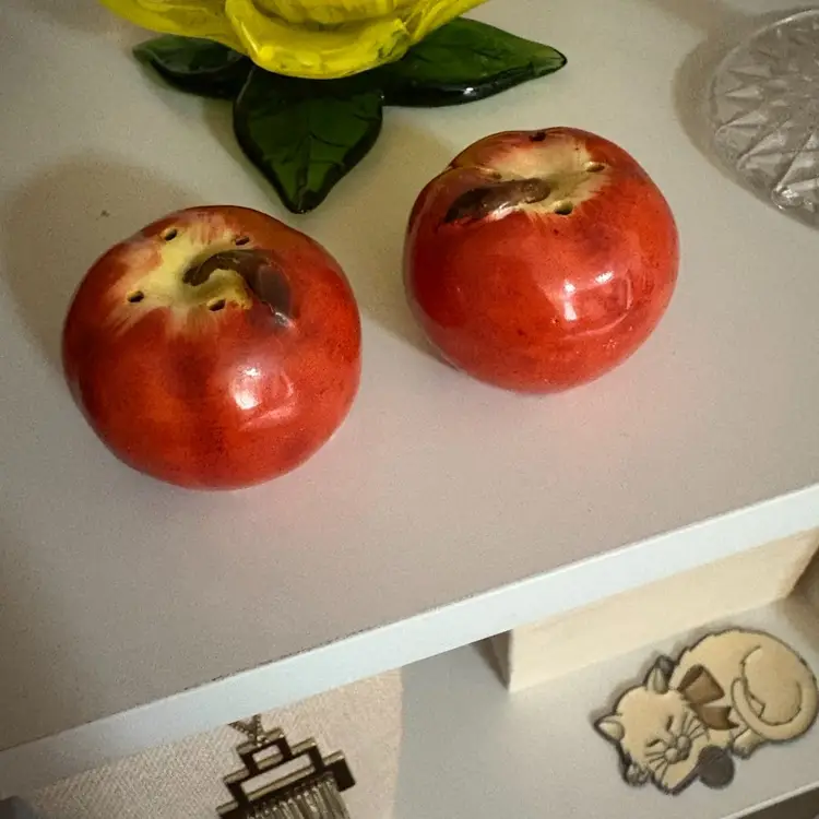 Vintage Apple Salt And Pepper Shakers