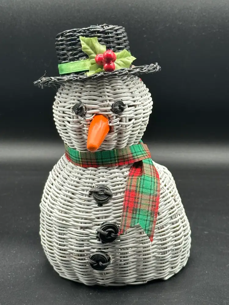 AVON SAM THE SNOWMAN WICKER BASKET/FIGURE CHRISTMAS THEME 90’s