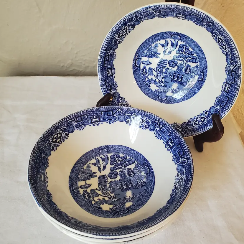 Set of 4 Decorative Blue Willow Bowls England