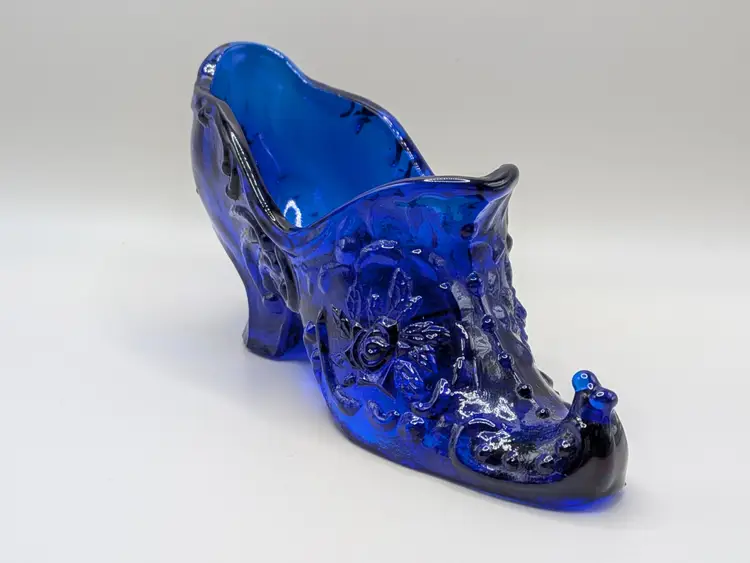 UNMARKED COBALT BLUE FLOWER/FLORAL PATTERN ART GLASS WITCH SHOE VICTORIAN STYLE SHOE - MOSSER?
