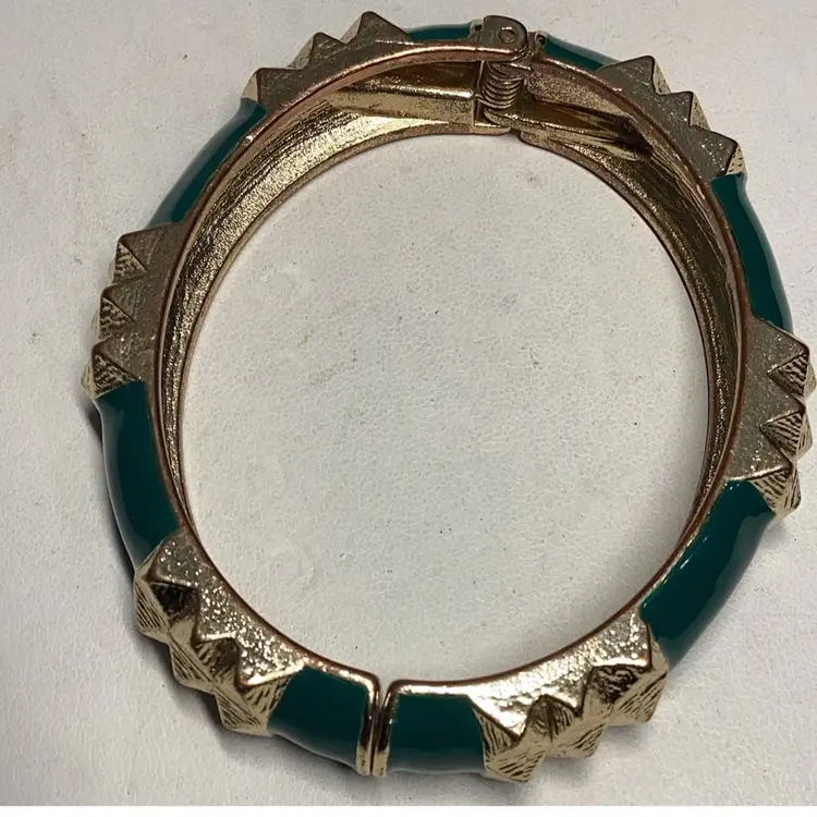 Green & Gold Clamper Bracelet 7 1/4”