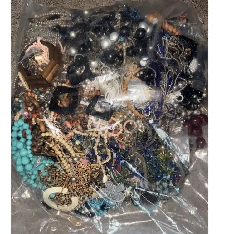 17 Lbs Jewelry Crafting, Beads, Necklaces Earrings Bracelets Wearable Tangled B1