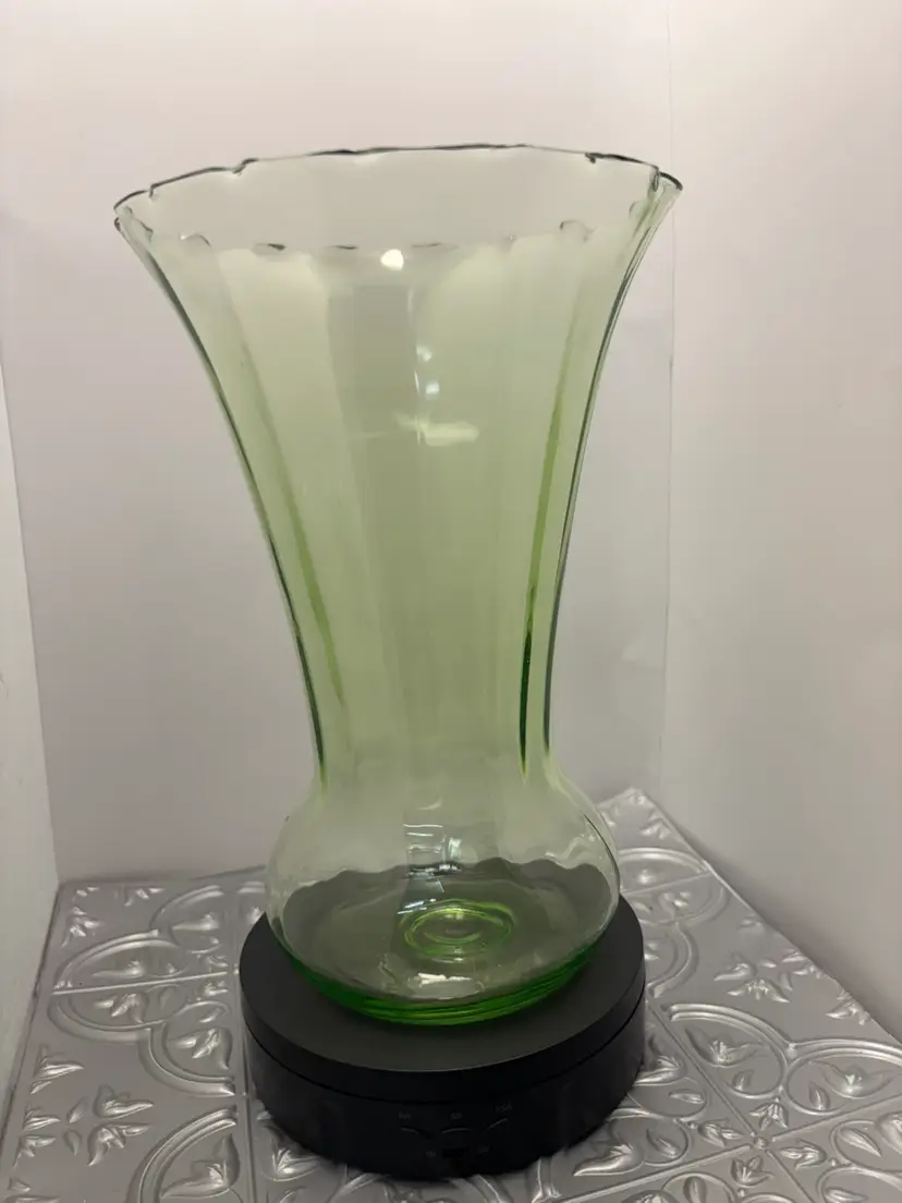 Vintage empoli Optic Pattern depression Uranium Glass Vase  1930