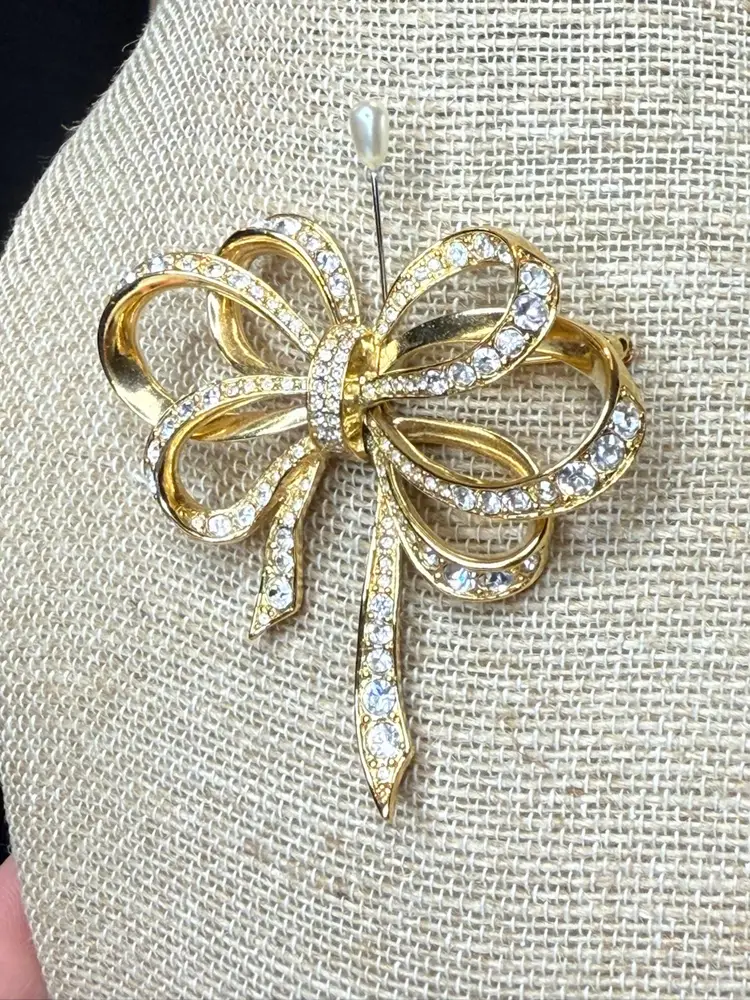Vintage KJL For Avon Gold Tone Rhinestone Bow Brooch Kenneth Jay Lane