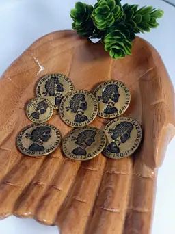 7 Vintage Brass Queen Elizabeth II Buttons (Brass Buttons)