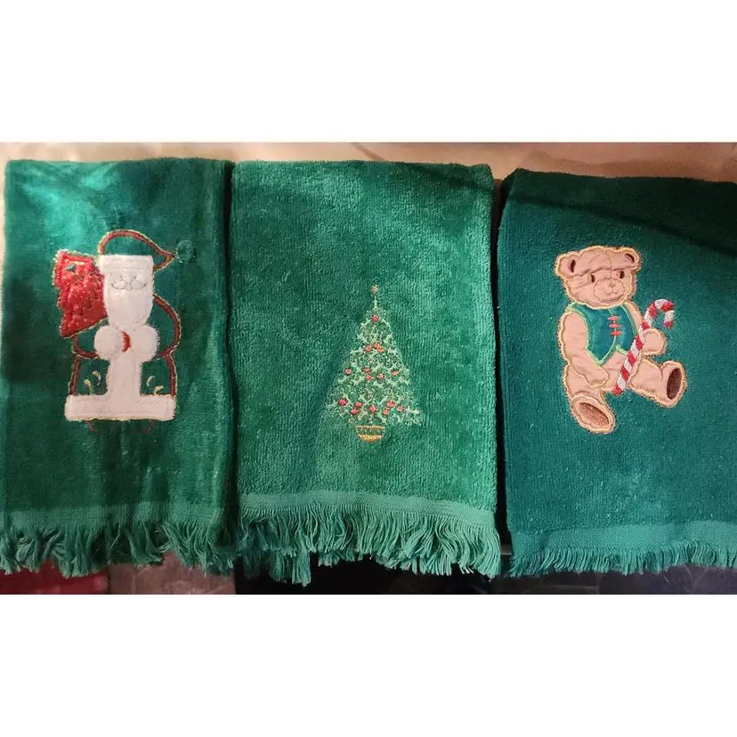 Vintage Green Christmas Fingertip Towels Tree Bear Santa Claus