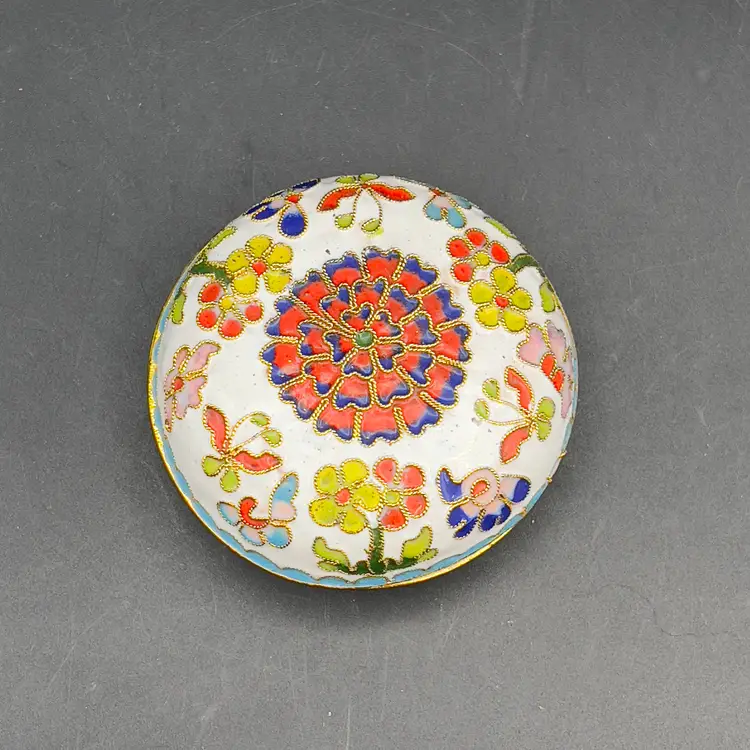 VTG Cloisonne Enamel Trinket Dish with Lid Raised Flowers Round 3“ White