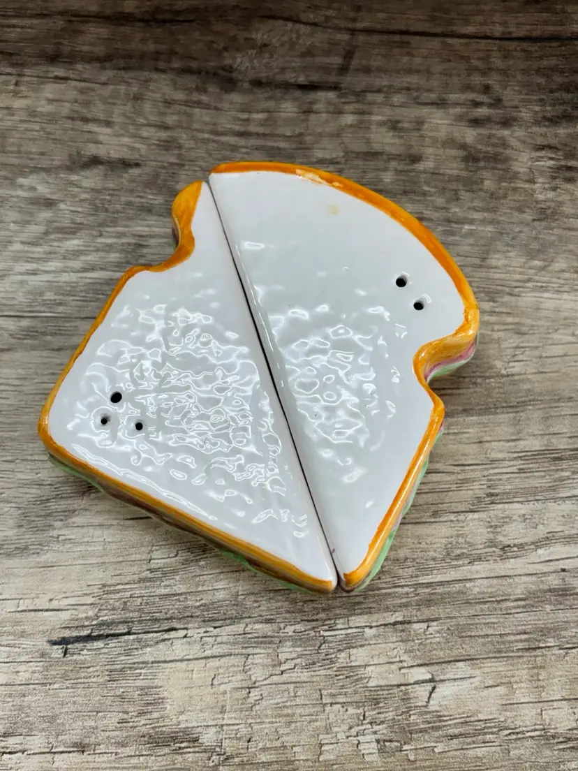 Vintage Sandwich Salt & Pepper Shaker Set