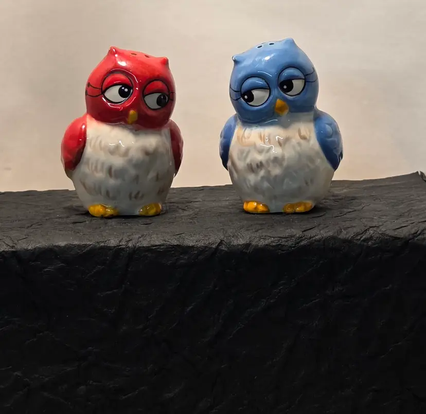 Laurie Furnell Owls Ceramic Salt & Pepper Shakers Set Birds Red Blue Barn MCM