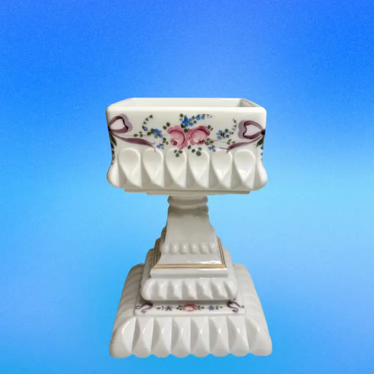 Vtg Wedding Bride Box W/Lid Westmoreland White Milk Glass Hand Painted Candy/Trinket Dish
9-3/4” T x 5-1/2” W