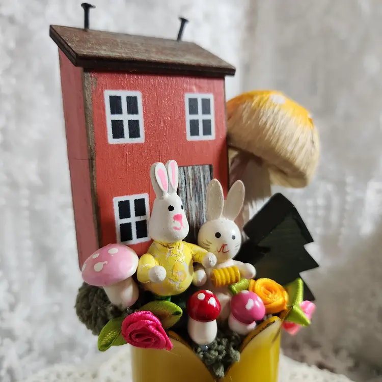 Quirky Spring Tulip Cup Centerpiece