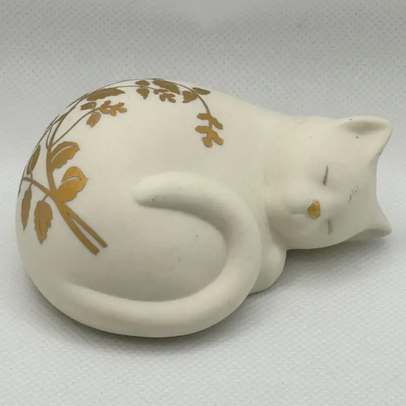 Vintage Lenox Everyday Wishes Serenity Sleeping Cat Kitten with 24k Gold Accents, Made In Trenton, New Jersey, USA