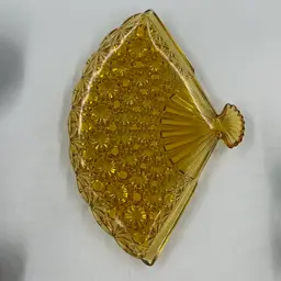 Vintage Vanity Amber Daisy Button Fan Dish/Plate. Seam Has Some Rough Area No Chips Or Cracks