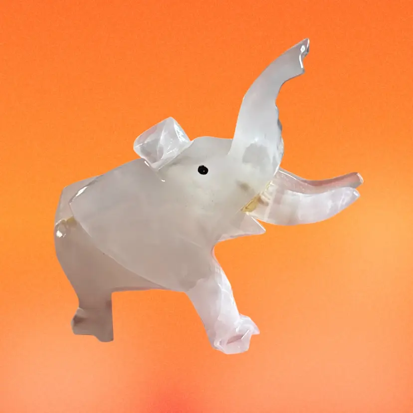 Hand-Carved Quartz Elephant Figurine – Milky Quartz Crystal – Good Luck Décor Quartz Elephant Figurine
