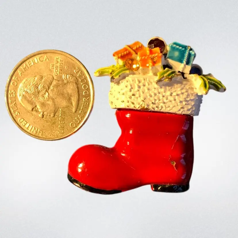 #06 - ART Pepper Red Christmas Book Filled With Presents