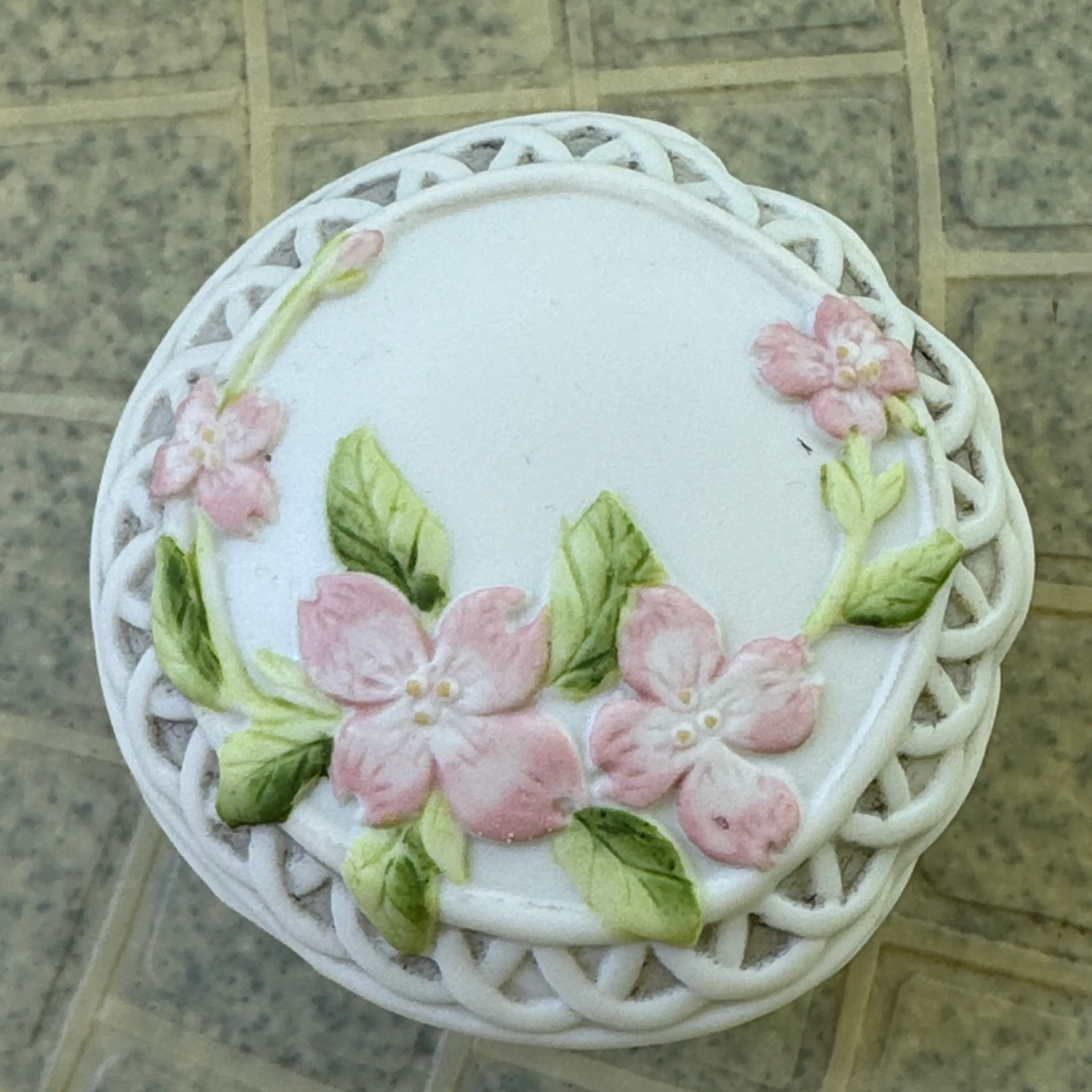 Image 2 of 6