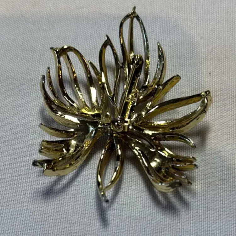 Wispy Goldtone Leaf Brooch