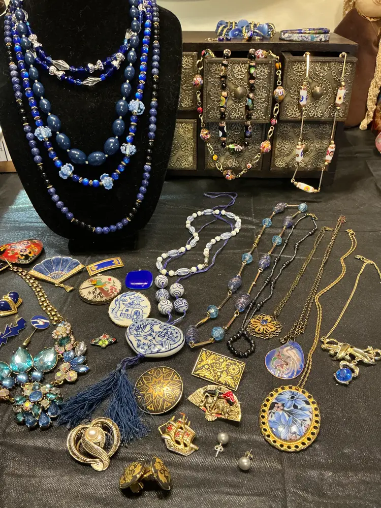 Annesyesteryear Returns With Some Beautiful Jewelry