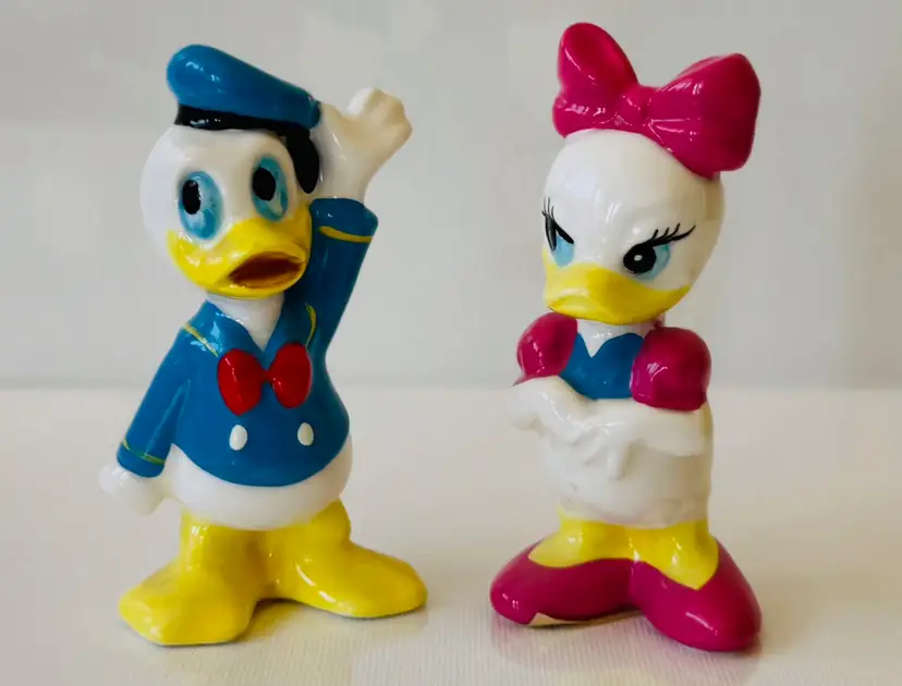 VINTAGE WALT DISNEY PRODUCTIONS DONALD & DAISY DUCK FIGURINES Porcelain JAPAN