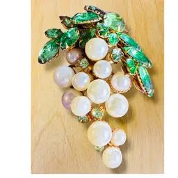 Vintage Grapes MCM Swedge Gold Tone Faux Pearl & Emerald Green Rhinestone Brooch - 3” x 2”