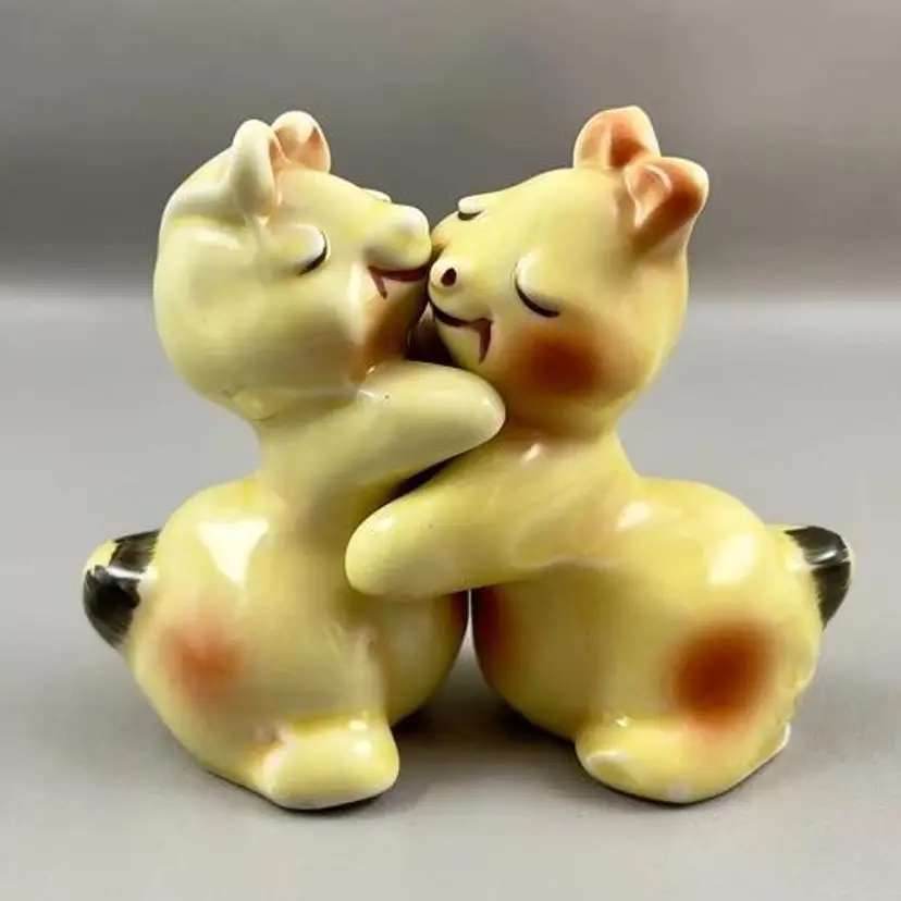 Vintage 1940s Van Tellingen Bunny Hug Salt & Pepper Shakers Yellow 3.75"