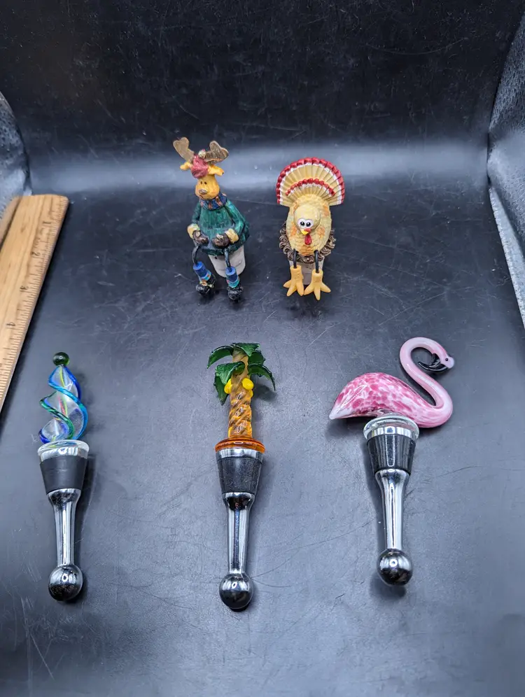 Vintage Lot of 5 Wine Bottle Stoppers 3 Glass 2 Resin