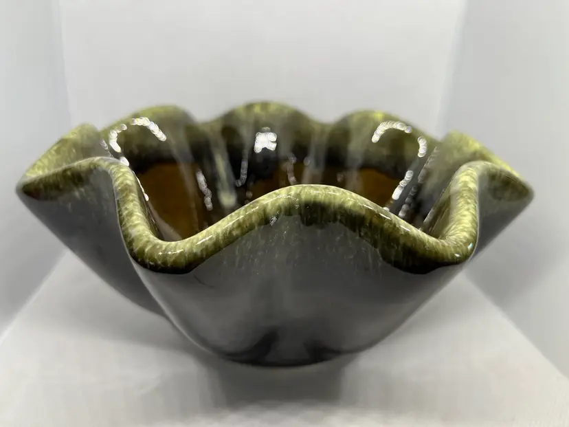 Vtg Hull USA Green Brown Drip Glazed Ruffled Fluted Rim Dish 7.5” 