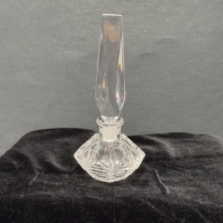 #1429 Vintage, Unbranded, Clear Cut Crystal Glass Perfume Bottle with 4.5" Clear Glass Stopper Dauber