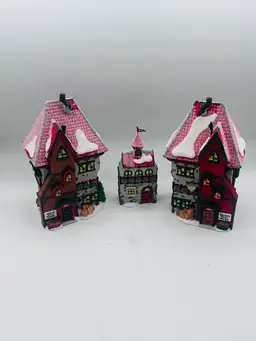 Dept 56 North Pole Dolls & Santa’s Bear Works 5635-9 Lighted Building w Box
