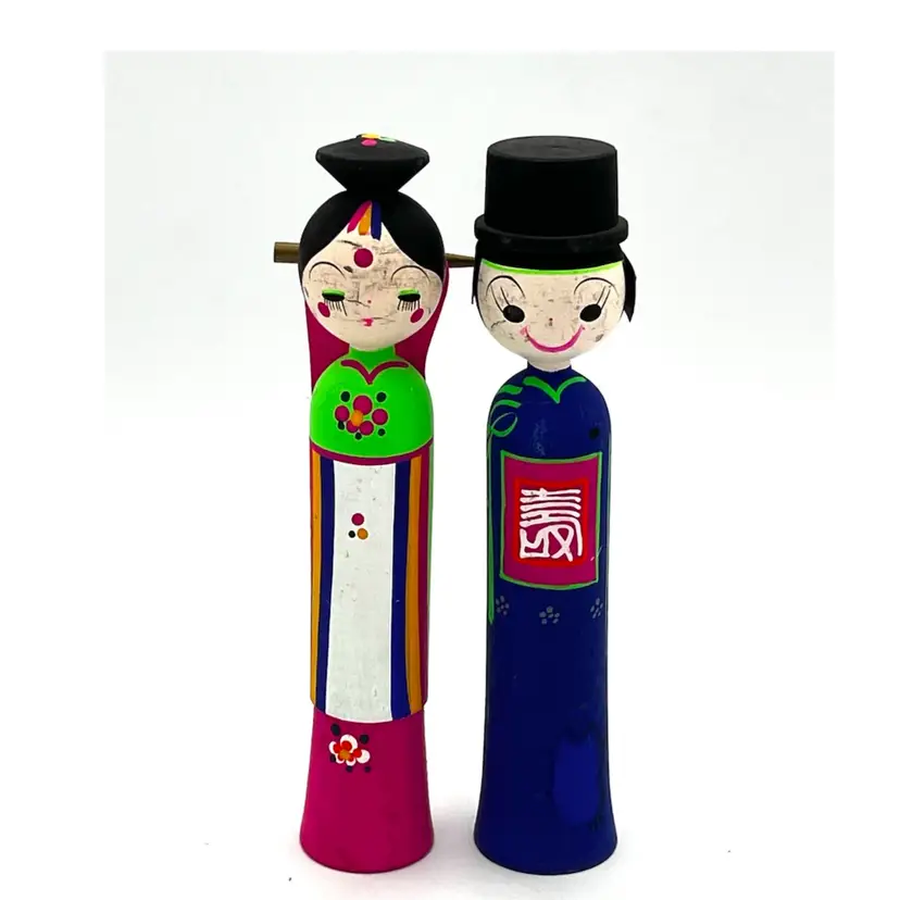 090. Pair Of Korean Kokeshies; Glowers