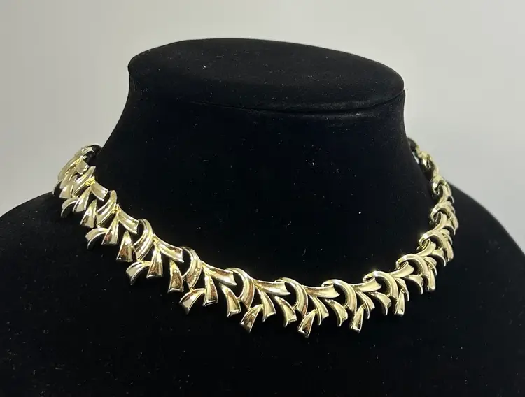 Vintage Coro Gold Tone Choker Style Necklace
