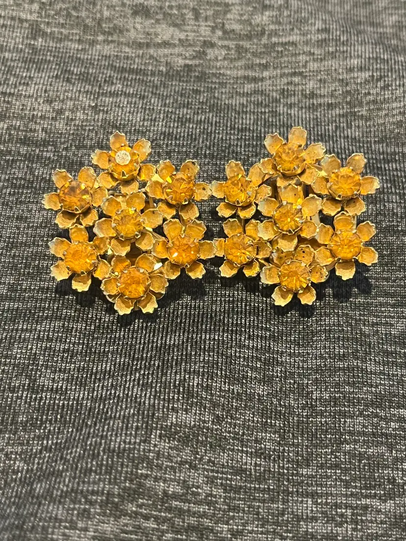 Coro 1940s Floral Clip-on Earrings Orange Prong Set Rhinestones Rivet Back Goldtone