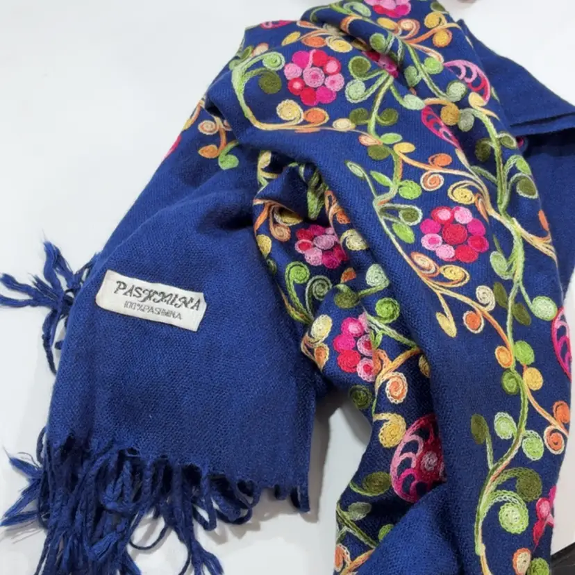 100% Pashmina Embroidered Scarf Wrapping