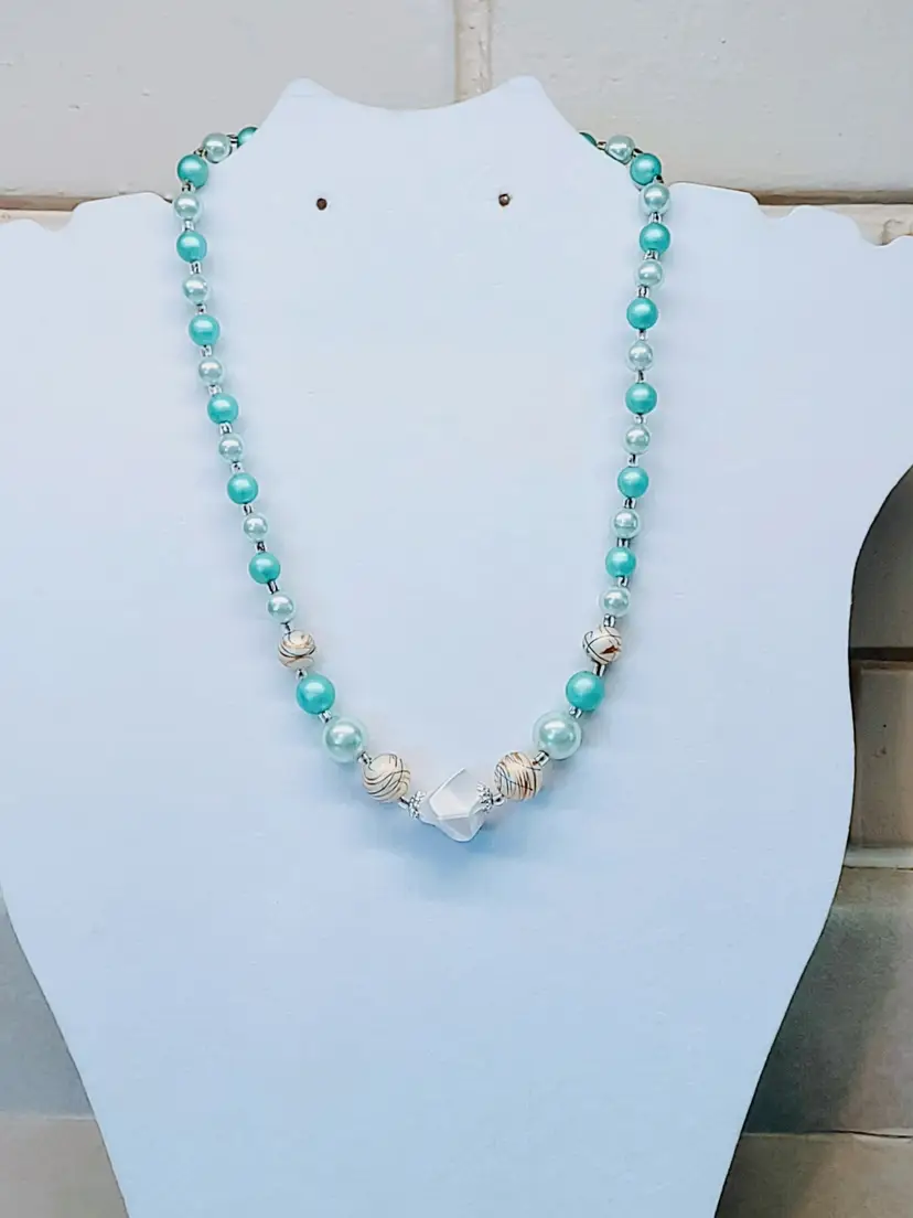 VINTAGE MID CENTURY MODERN HAND BEADED GRADUATED NECKLACE