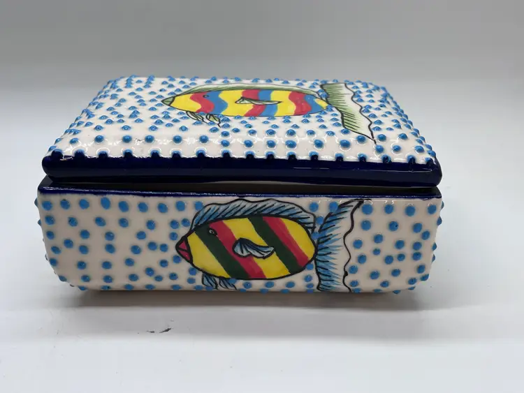 Rare ALBA Talavera Majolica Hand Painted Trinket/Keepsake Box Multicolour Beach Motif