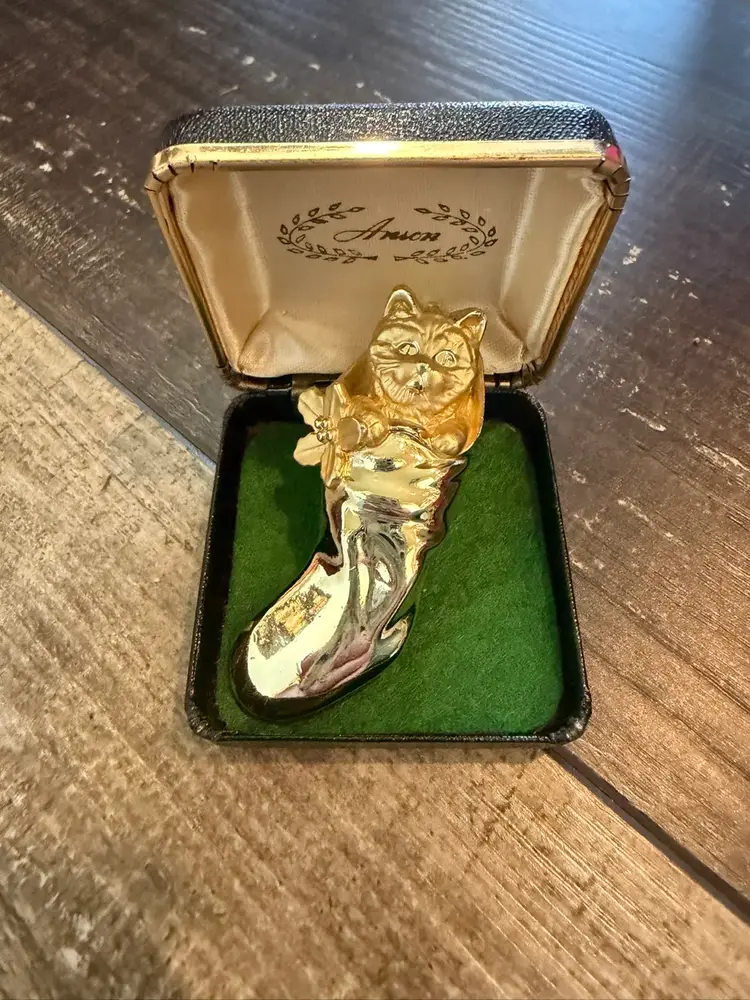 Vintage AJC Cat Stocking Brooch