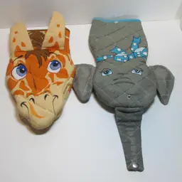 lot of 2 vintage animal shape oven mitts giraffe and elephant kitchen decor 1991 Zak Design